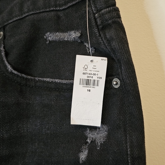 ⭐️40% Off⭐️ Old Navy Dad Shorts in Faded Black - Picture 5 of 14